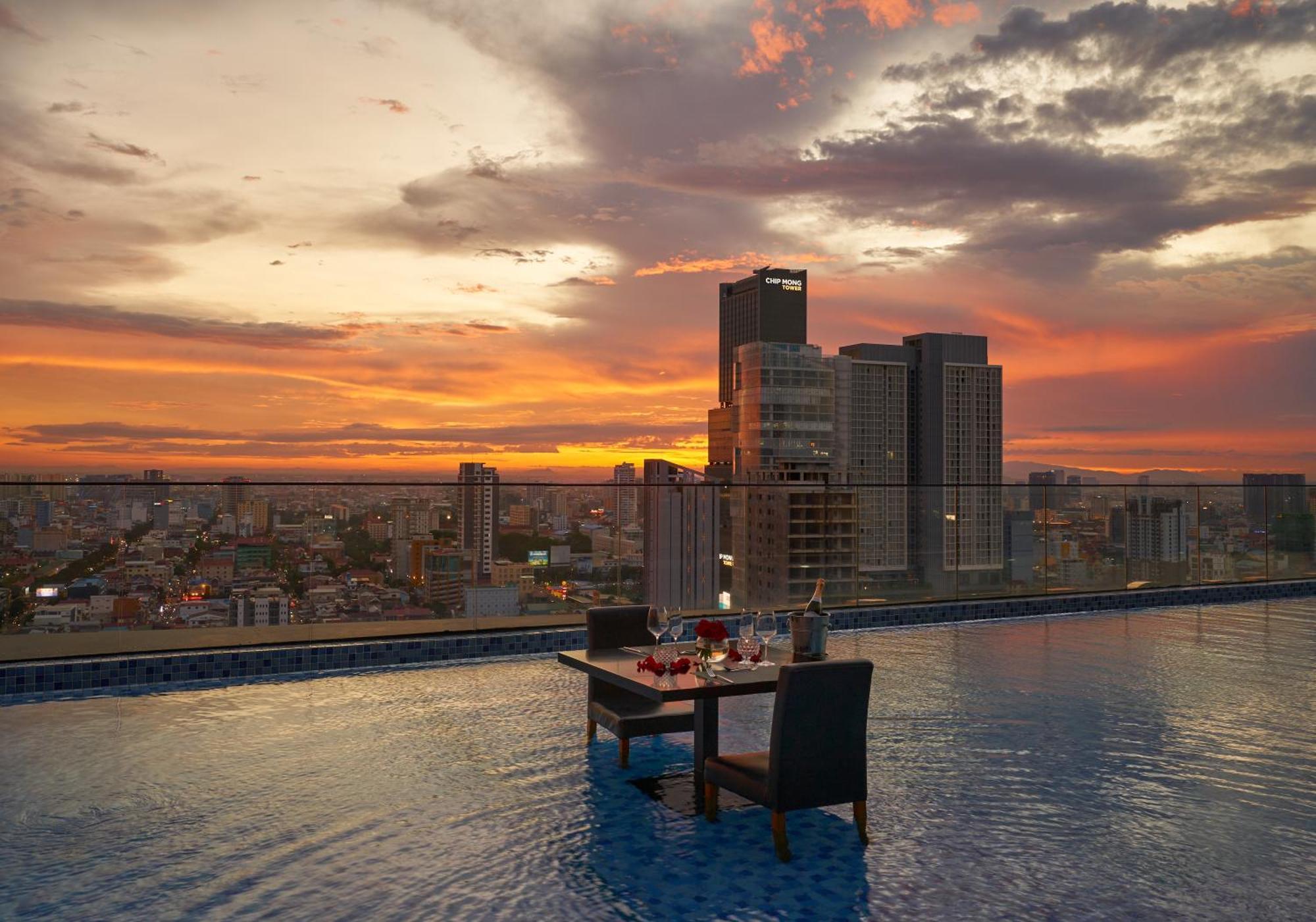 Luxcity Hotel & Apartment Phnom Penh Exterior foto