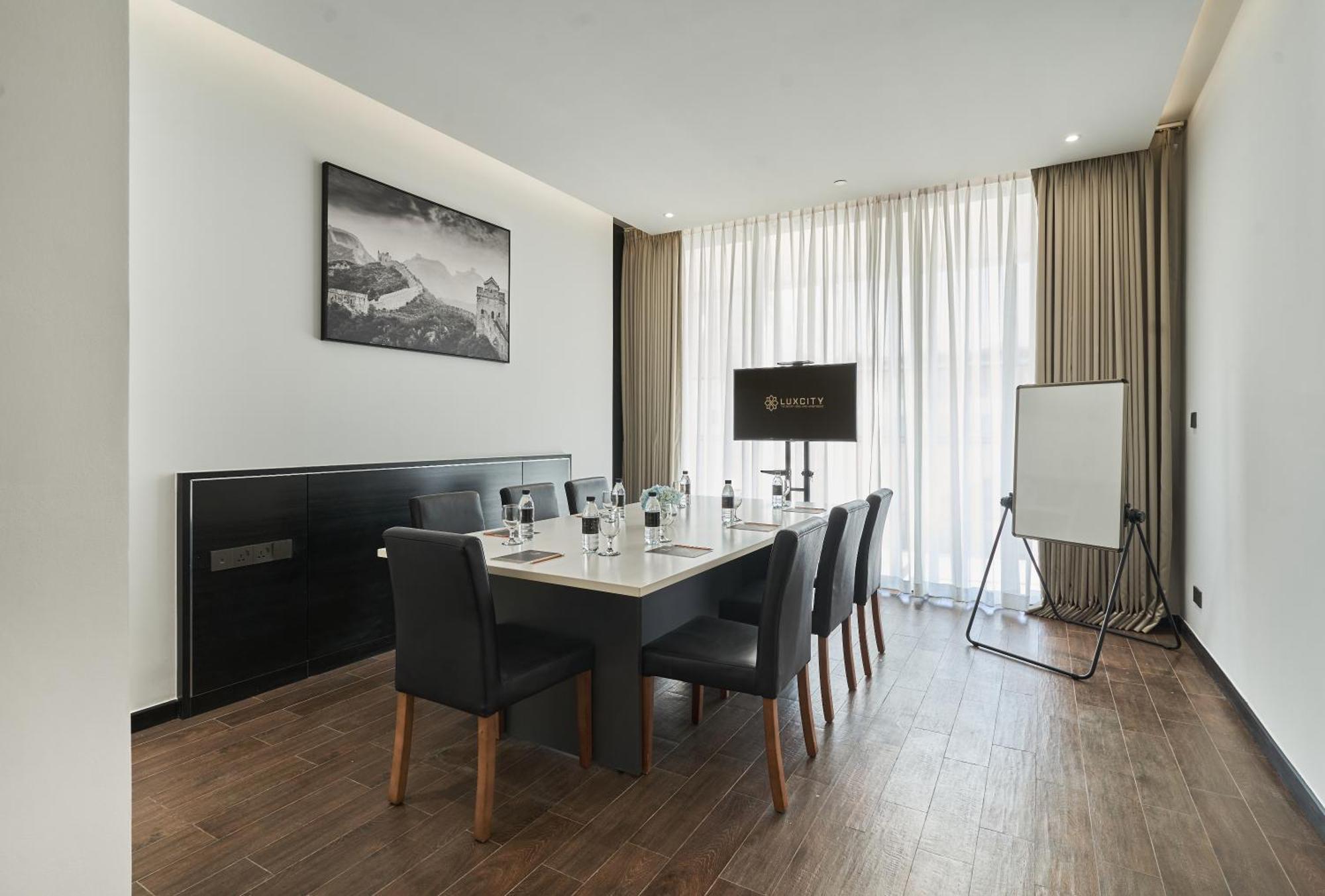 Luxcity Hotel & Apartment Phnom Penh Exterior foto