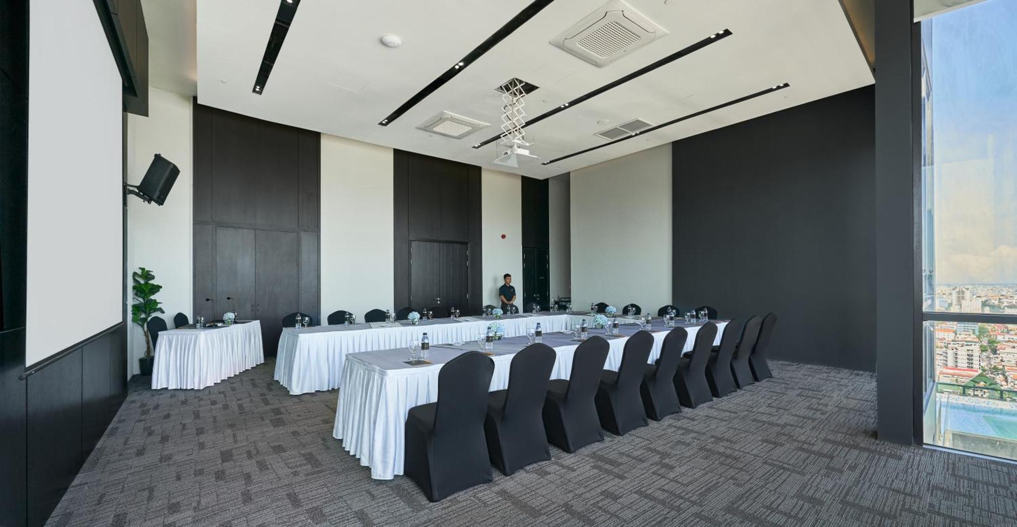Luxcity Hotel & Apartment Phnom Penh Exterior foto